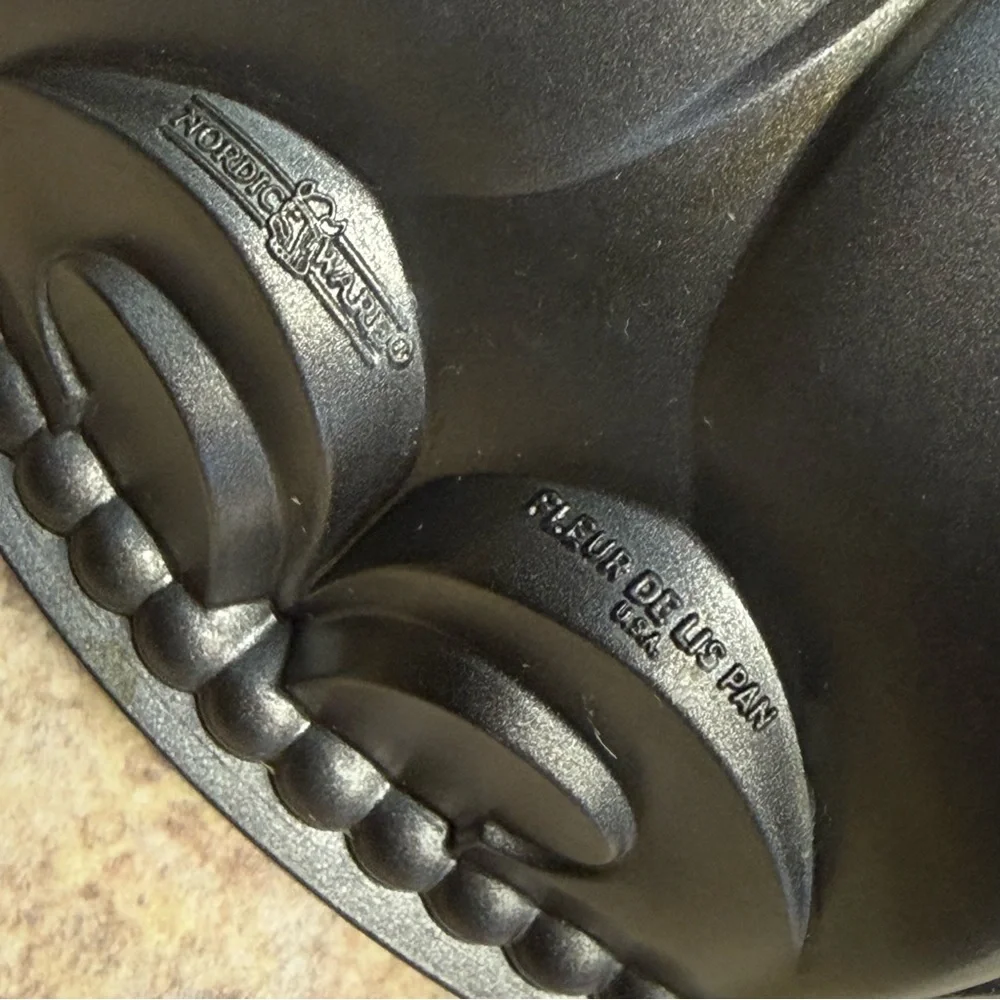 Nordic Ware Fleur De Lis.Bundt cake pan